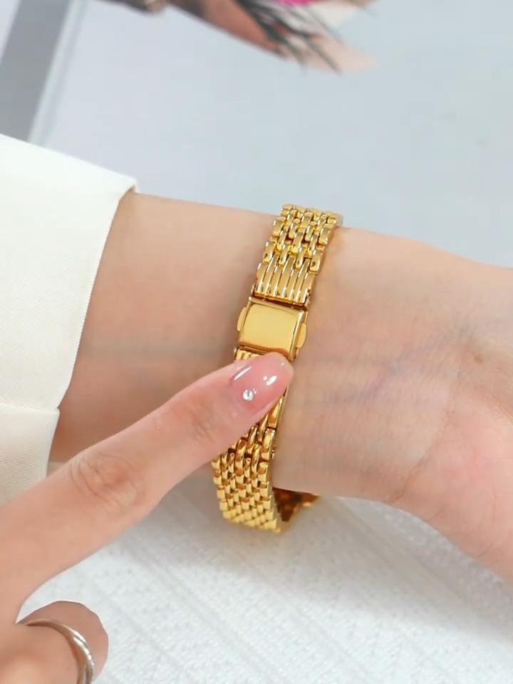 Sabrina - Watch (Gold)